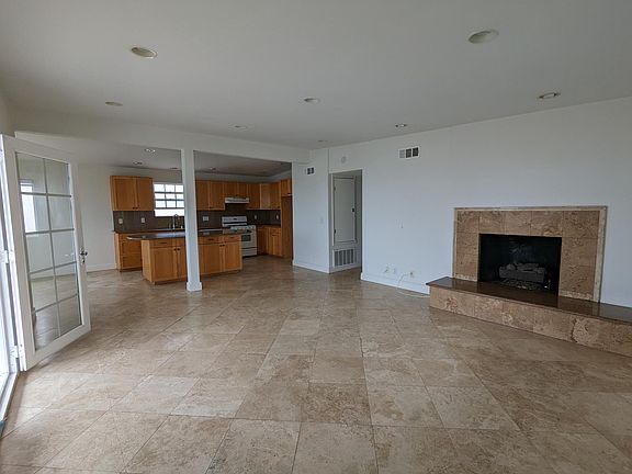 3rd image of 3112 Manhattan Ave #B