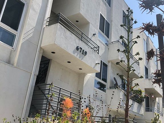 5th image of 6719 W 86th Pl APT 2