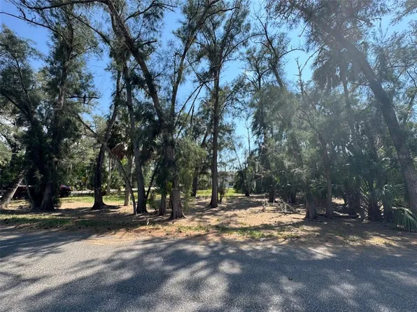 7107 Oakwood Dr #Lot 11, New Port Richey, FL 34652