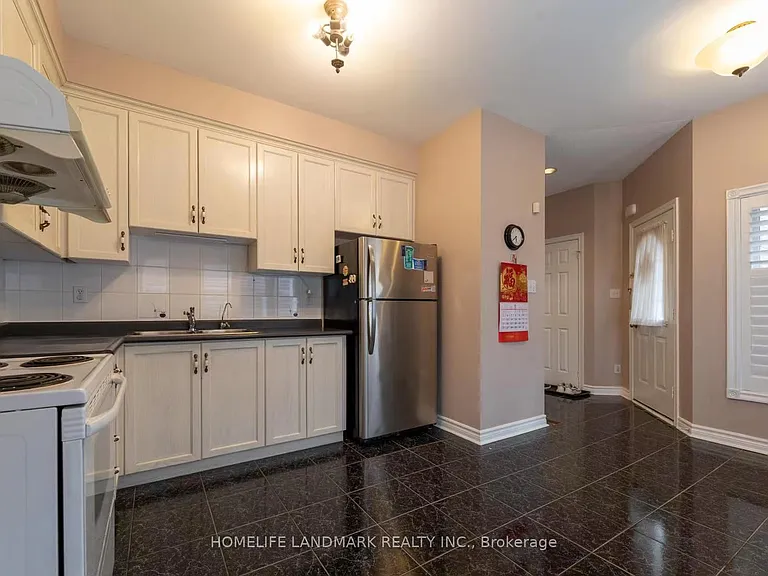 117 Macon Pl — Photo 2