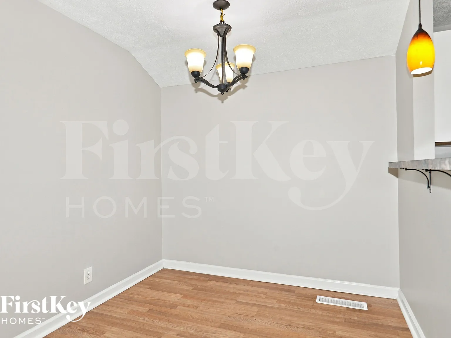 3 bed, 1.5 bath, 1222 sqft, $1,445 — Photo 4