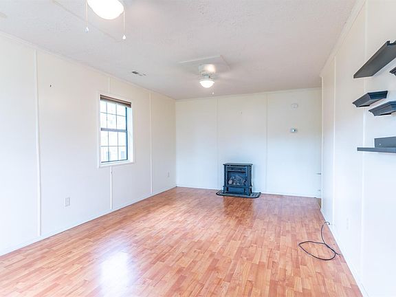 4th image of 624 W Federal St