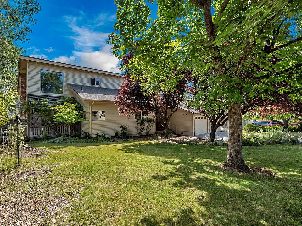 1st image of 734 Meadowlark Ln