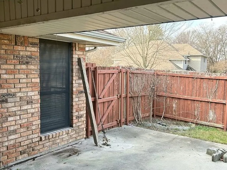 801 Summit Dr — Photo 16
