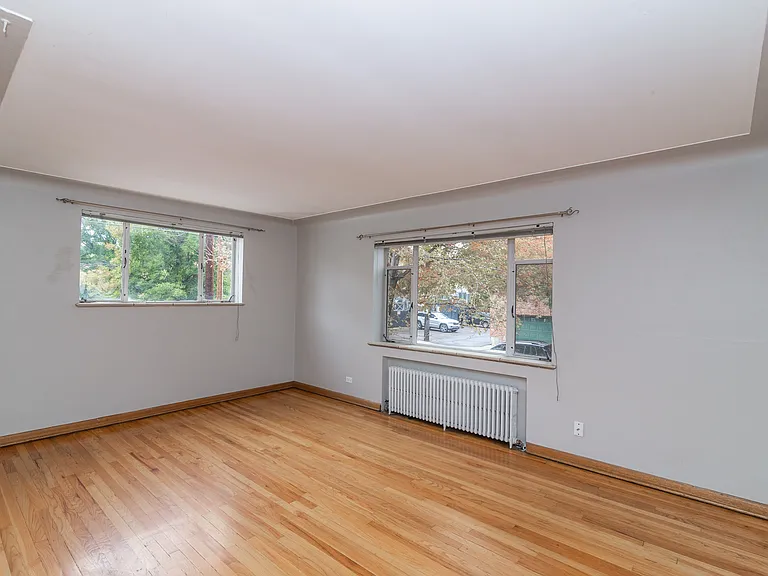 1283 Elizabeth St — Photo 2