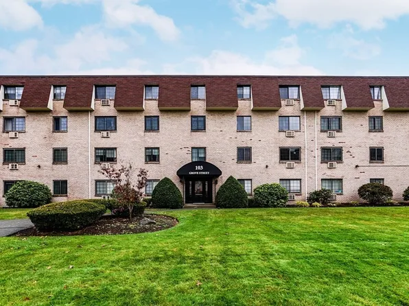 103 Grove St APT 314, Rockland, MA 02370