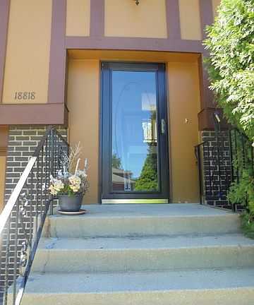 4th image of 18818 Oakwood Ave