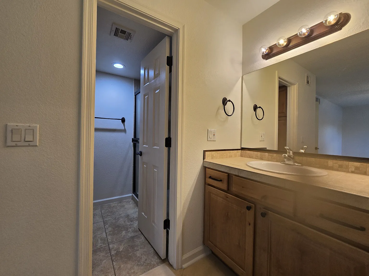 6651 N Campbell Ave — Photo 4