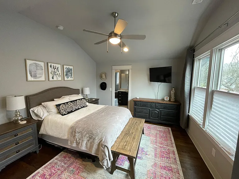1607B Douglas Ave — Photo 4