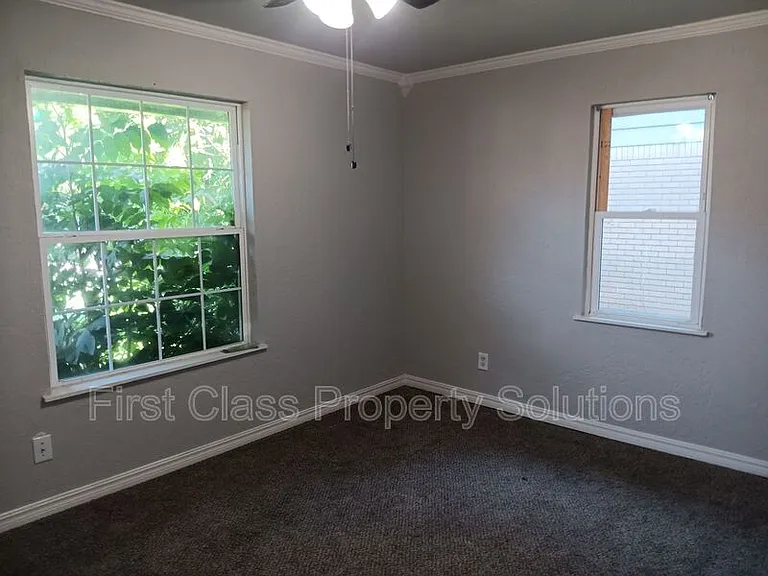 1205 S Howard Ave — Photo 11