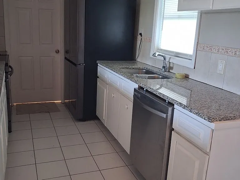 4746 Eastwood Ln — Photo 6