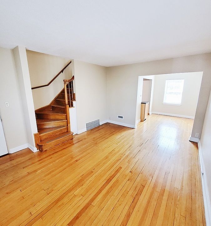 1st image of 1631 E Menlo Blvd