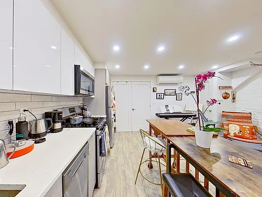 Rented by Remax Edge | media 31