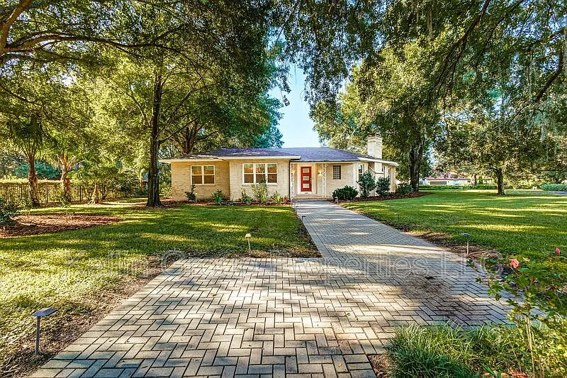 3 bed, 2.0 bath, 2403 sqft, $3,495 — Photo 1
