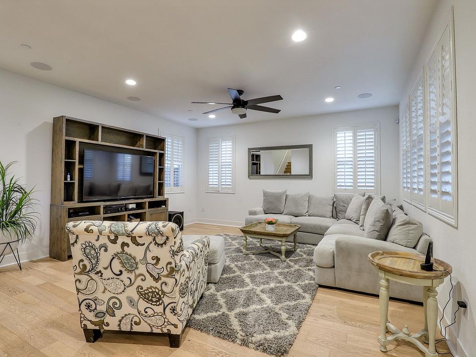 1st image of 132 Nogal Ln