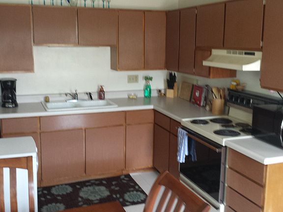 3rd image of 1083 Holly Ct