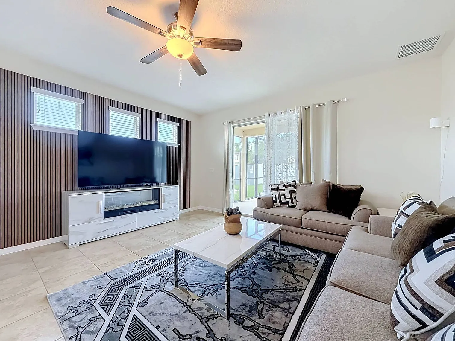 5 bed, 5.0 bath, 1711 sqft, $7,560 — Photo 1