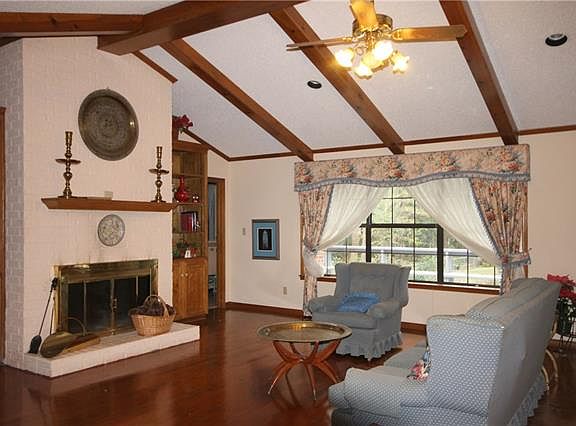 3rd image of 316 Lakeview Dr