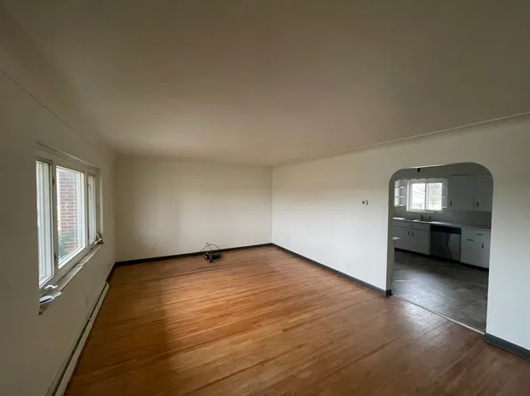 21860 Anderson Rd, Bowling Green, OH 43402