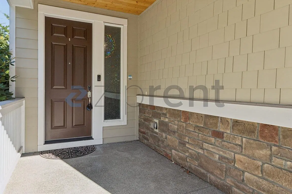 4 bed, 2.5 bath, 2395 sqft, $3,800 — Photo 2