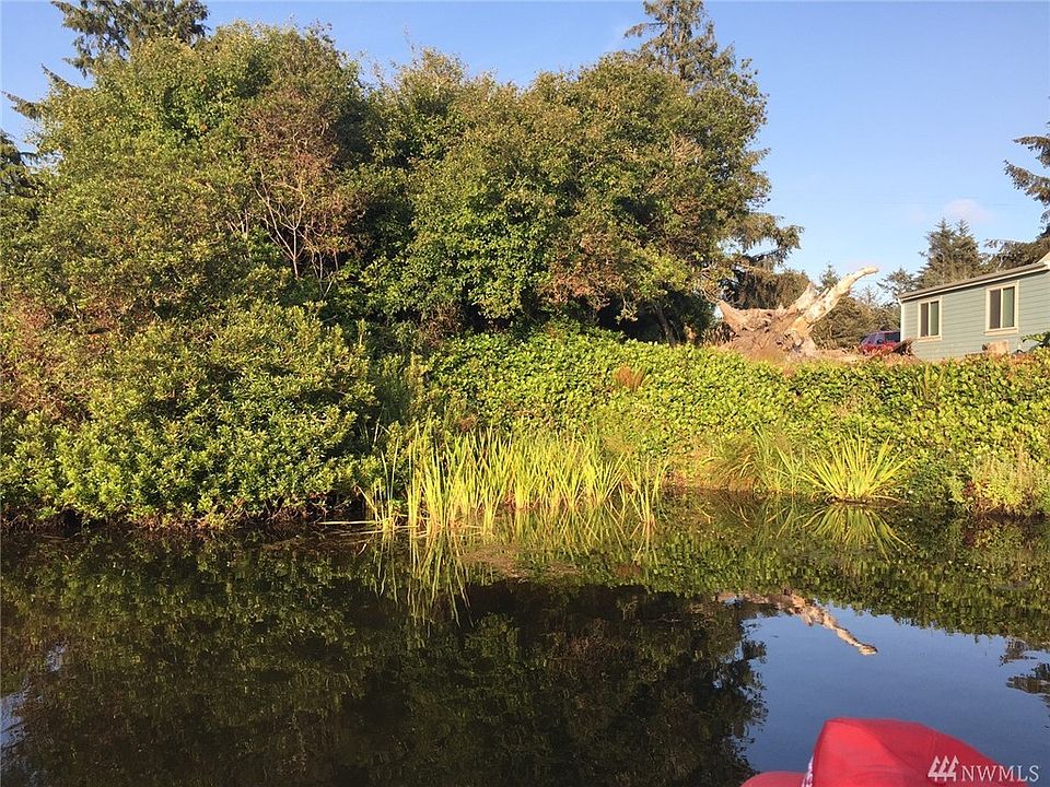 2nd image of 405 Canal Dr SE