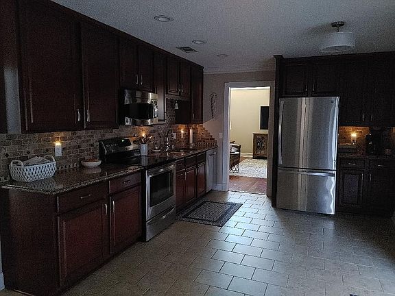 4th image of 1448 Woodgate Way