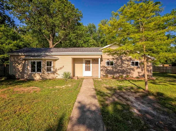 1111 S Maple St, Carterville, IL 62918