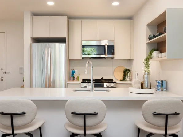 405 West 206th Street image 6 of 43