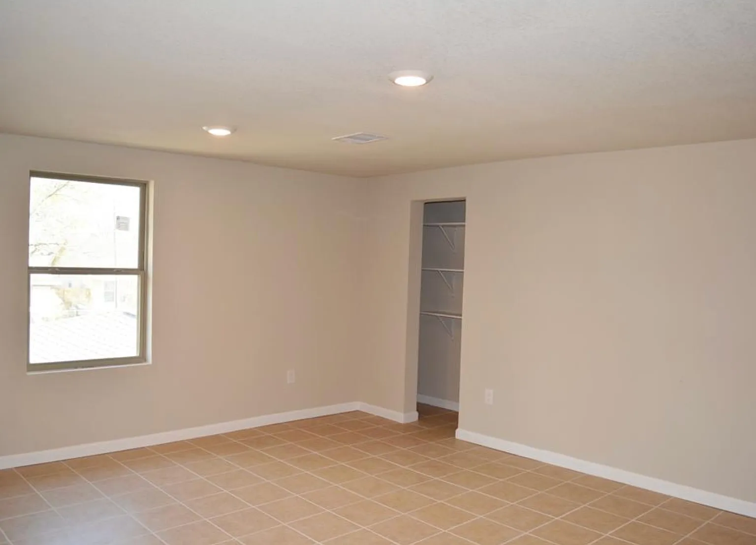 2 bed, 1400 sqft, $1,150 — Photo 3