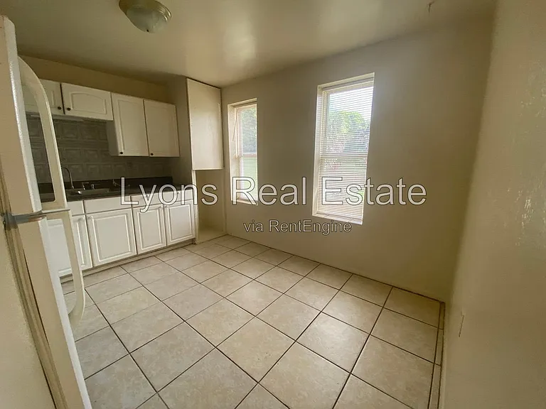 8110 Howell Ave — Photo 6