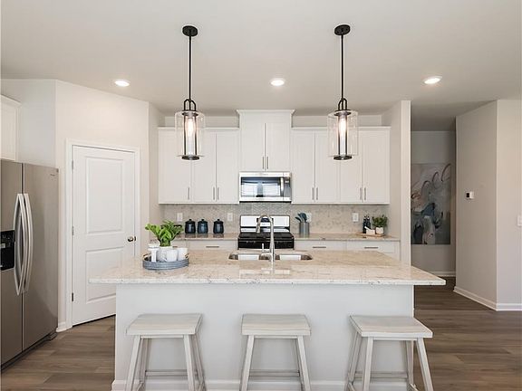 4th image of 2085 Avalon Rdg