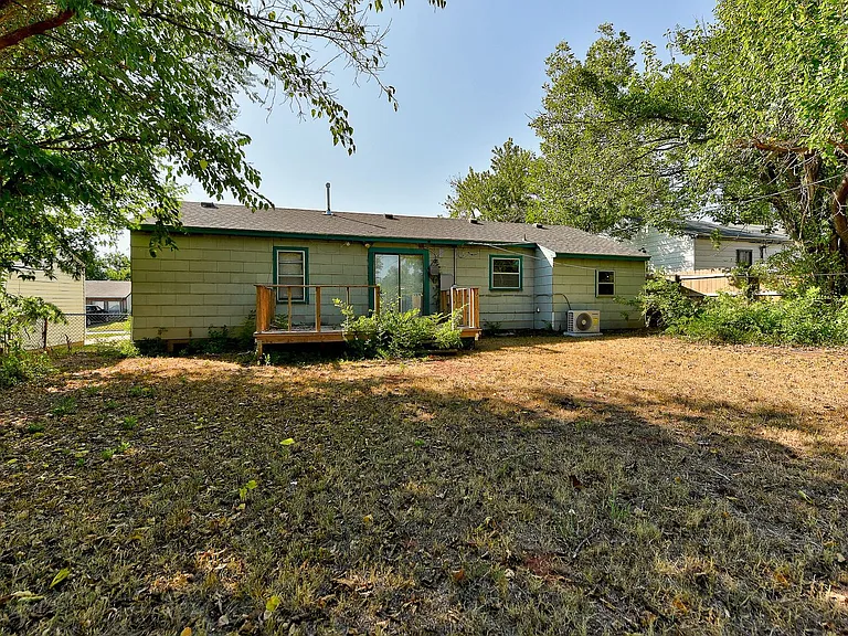 3813 SE 25th St — Photo 30