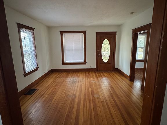 4th image of 2710 S Folsom St