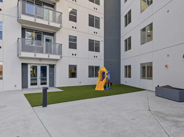 Dry Creek Crossing Apartments