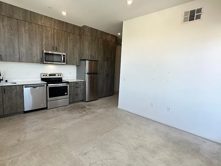 Jackwill Flats — Photo 2
