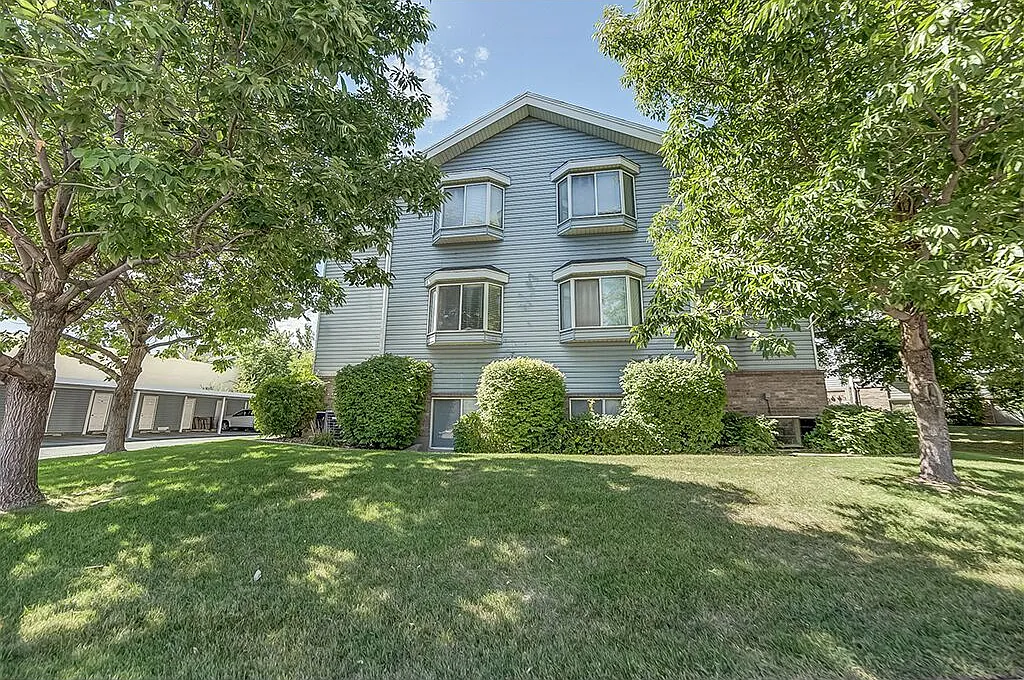 3 bed, 1041 sqft, $455 — Photo 1