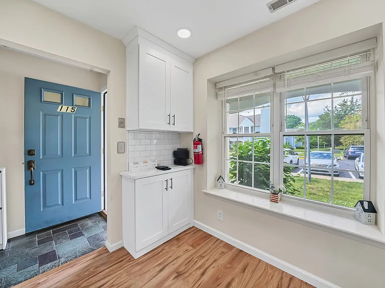 115 Wycombe Pl — Photo 3