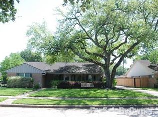 5527 Briarbend Dr, Houston, TX 77096