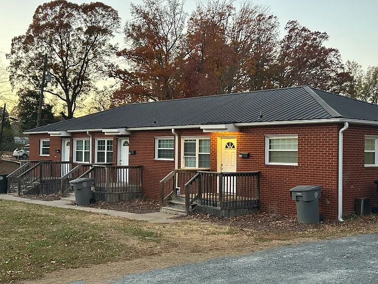 305 Stowe Ave — Photo 1