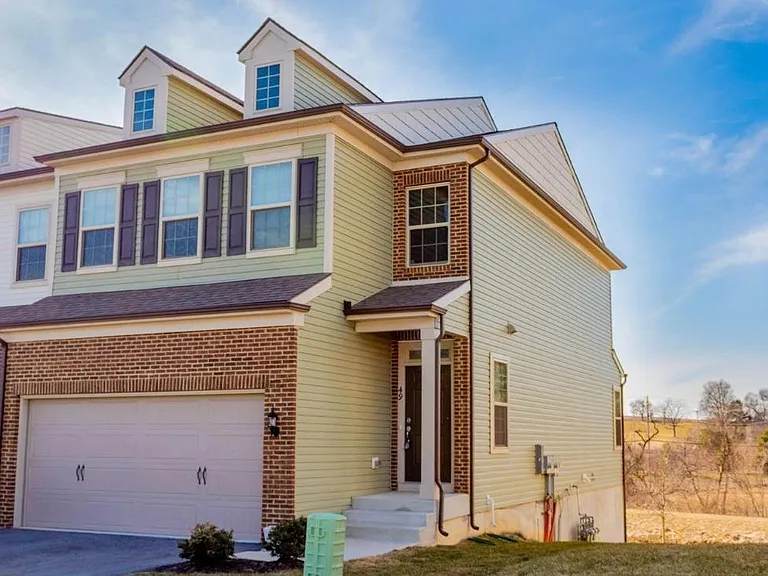 49 Locks Farm Ln — Photo 1