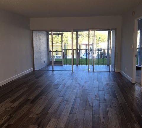 4th image of 1427 E Hillsboro Blvd APT 129