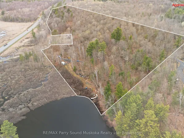 25 Lake Ridge Rd, McDougall, ON P2A 2W7