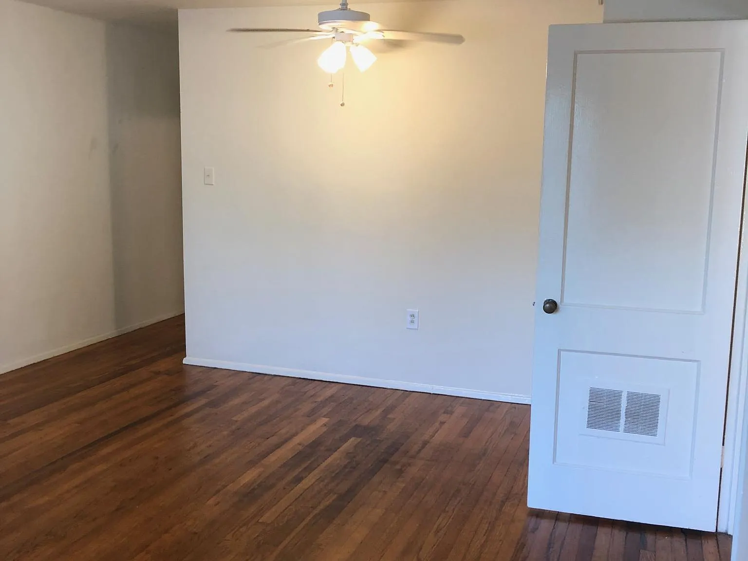 1043 Carlisle St — Photo 2