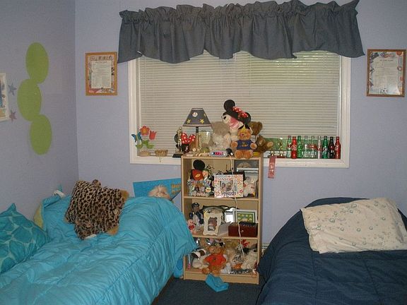 3rd image of 249-39 Thebes Ave