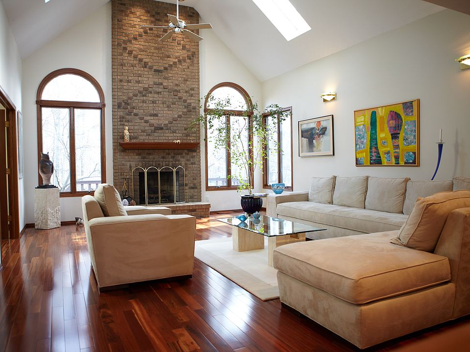 1st image of 2885 Oakwood Dr