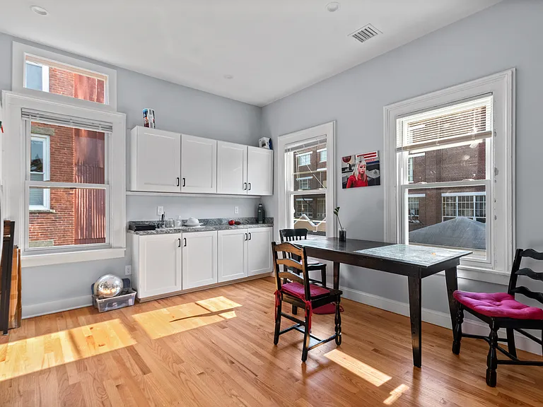 20 Pearl St #2 — Photo 6