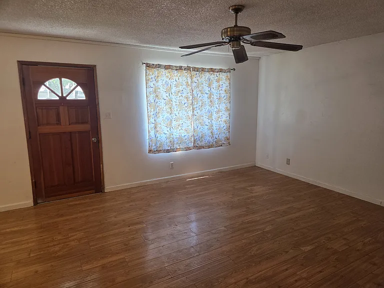 1300 Sycamore Dr #1 — Photo 8