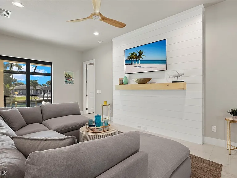 5240 Tower Dr — Photo 15