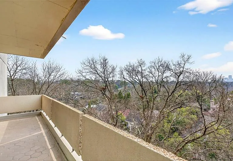 2575 Peachtree Rd NE #7E — Photo 38