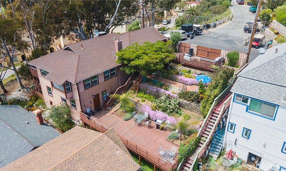 1st image of 358 Metropole Ave